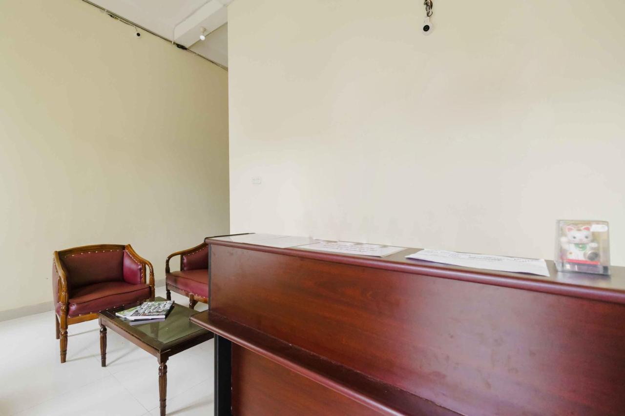 Hotel Reddoorz Near Opi Mall 2 2*