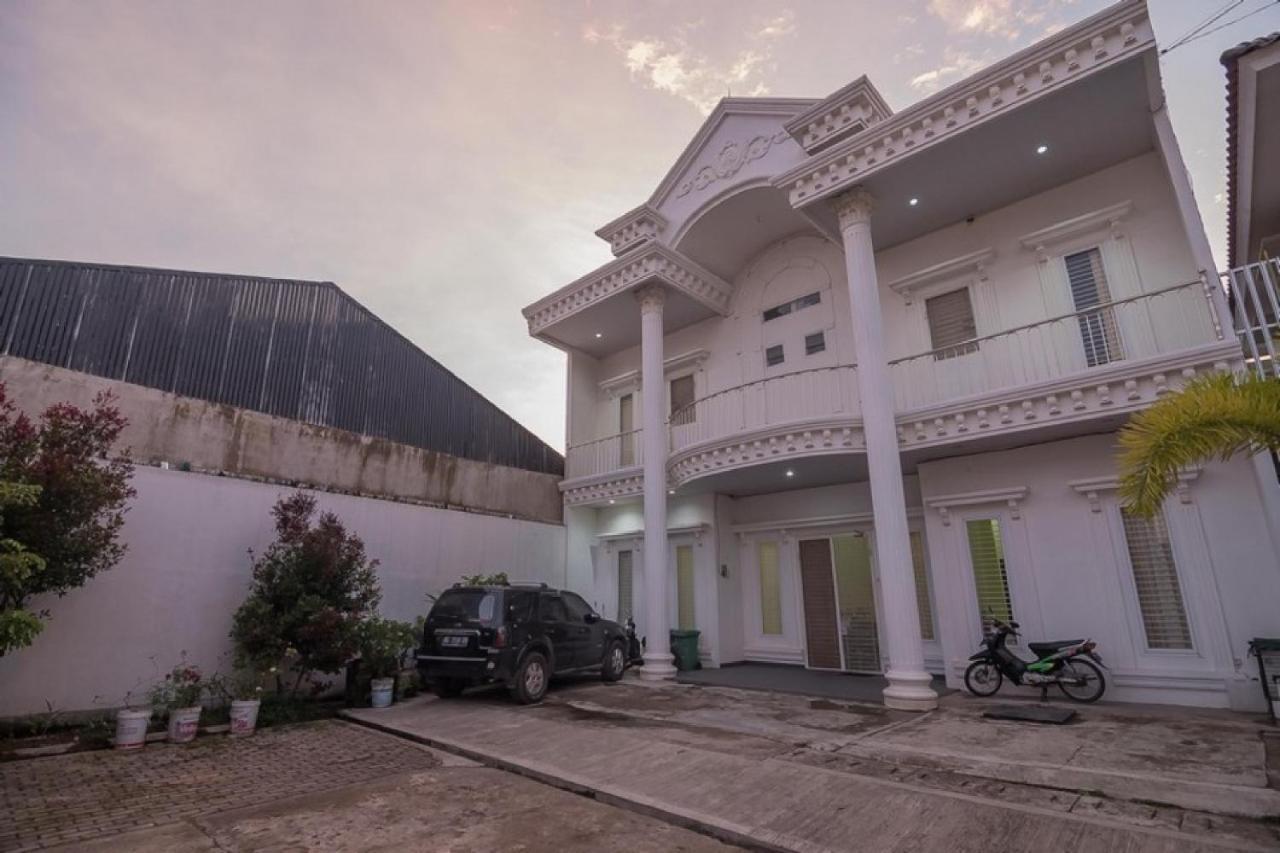 Hotel Reddoorz Near Opi Mall 2