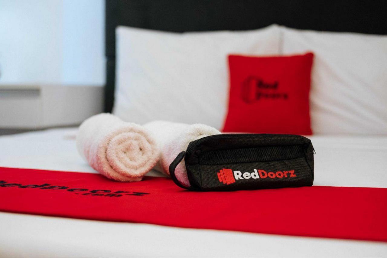 Hotel Reddoorz Near Opi Mall 2