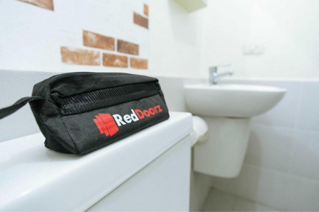 Hotel Reddoorz Near Opi Mall 2