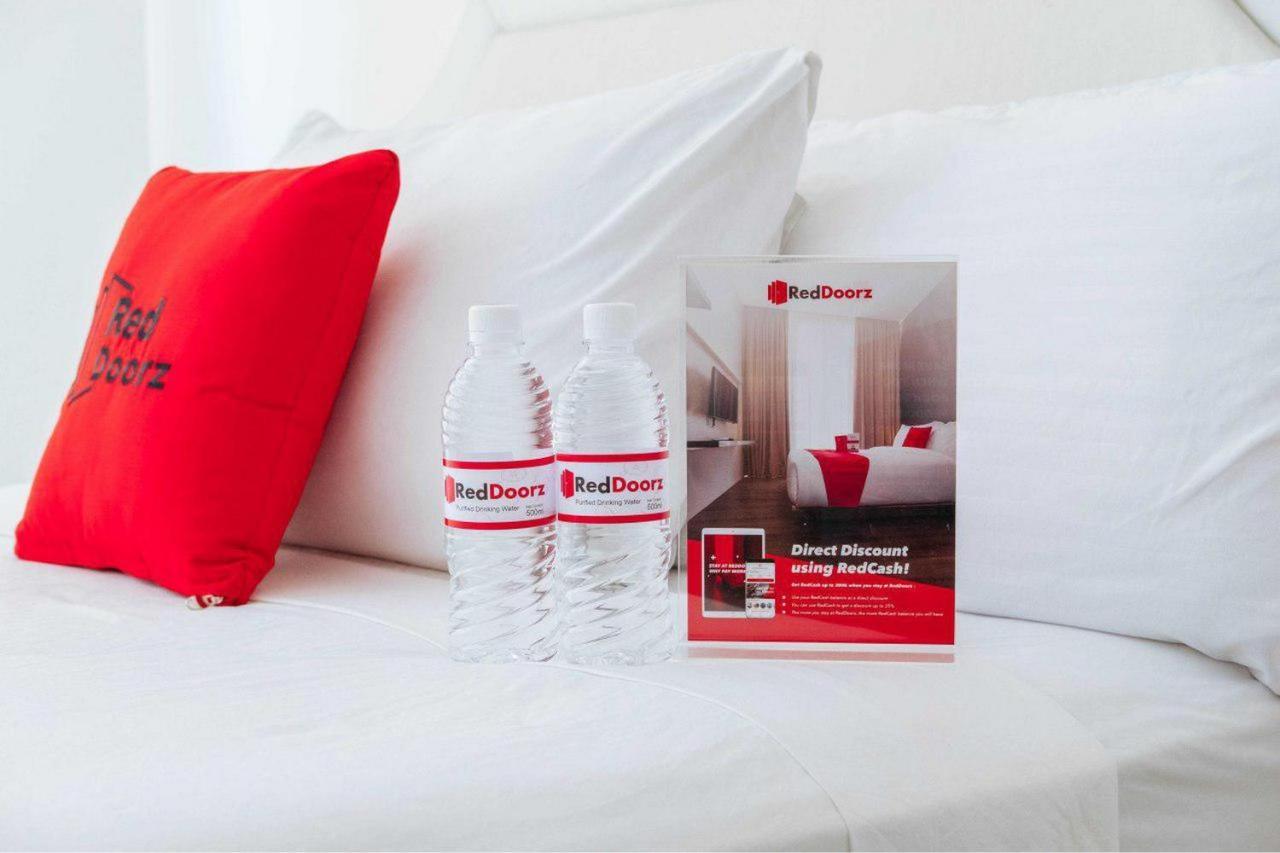 Hotel Reddoorz Near Opi Mall 2 2*